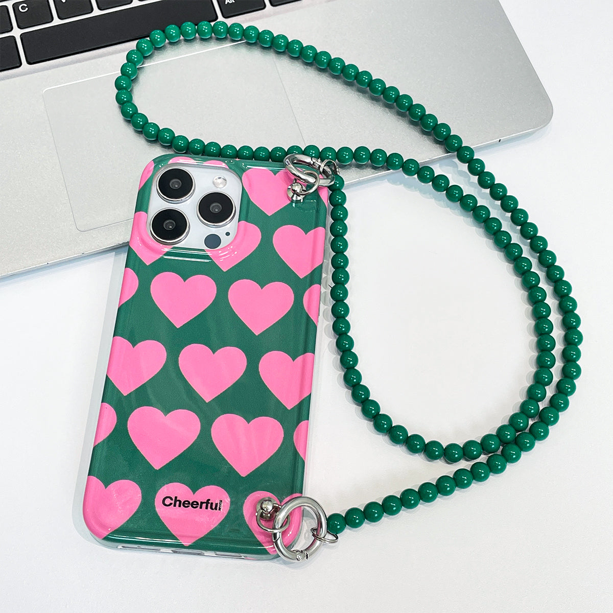 Trendige Herz-Design Case mit Herz-Fingerhalter & Perlen-Umhängeband für iPhone 15