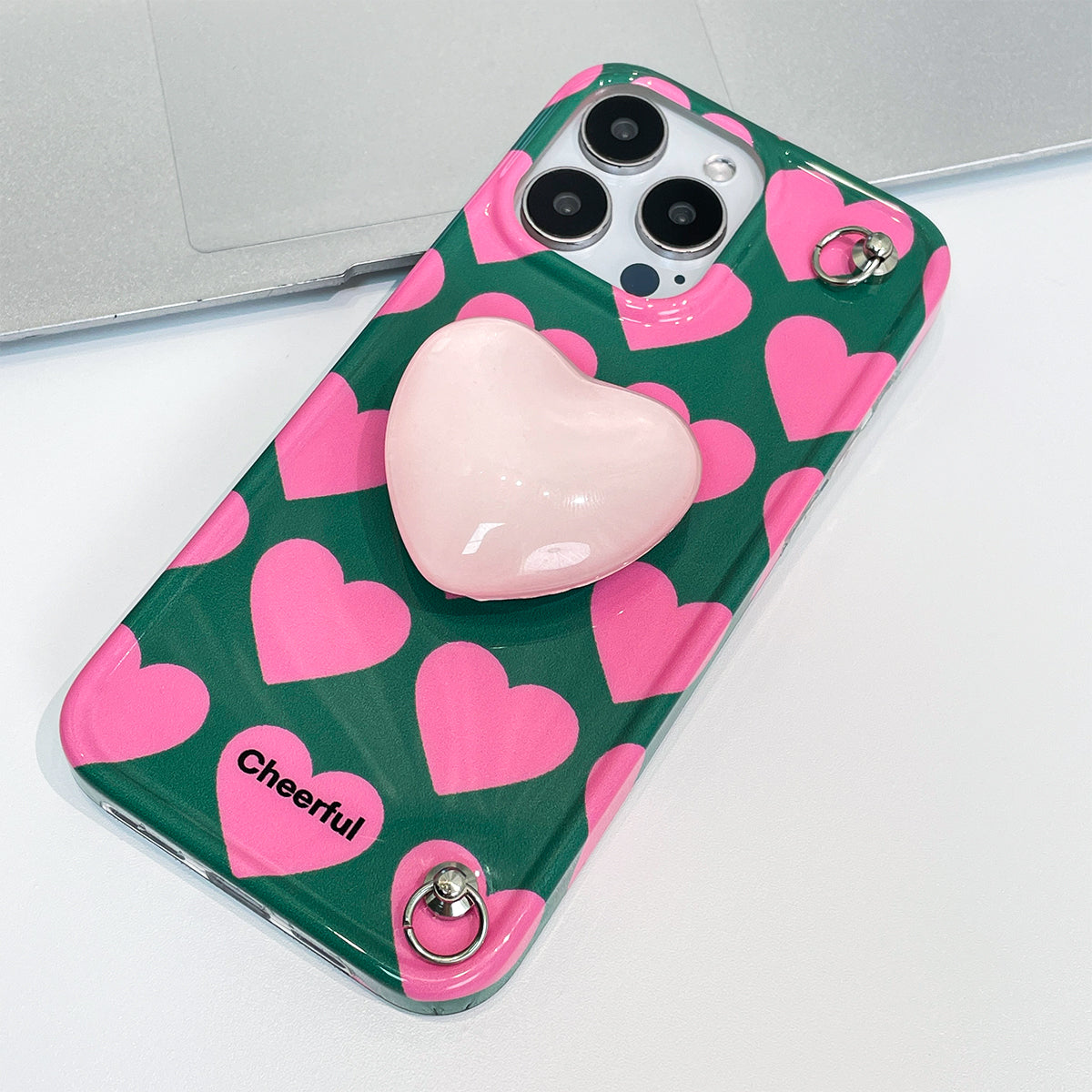 Trendige Herz-Design Case mit Herz-Fingerhalter & Perlen-Umhängeband für iPhone 15