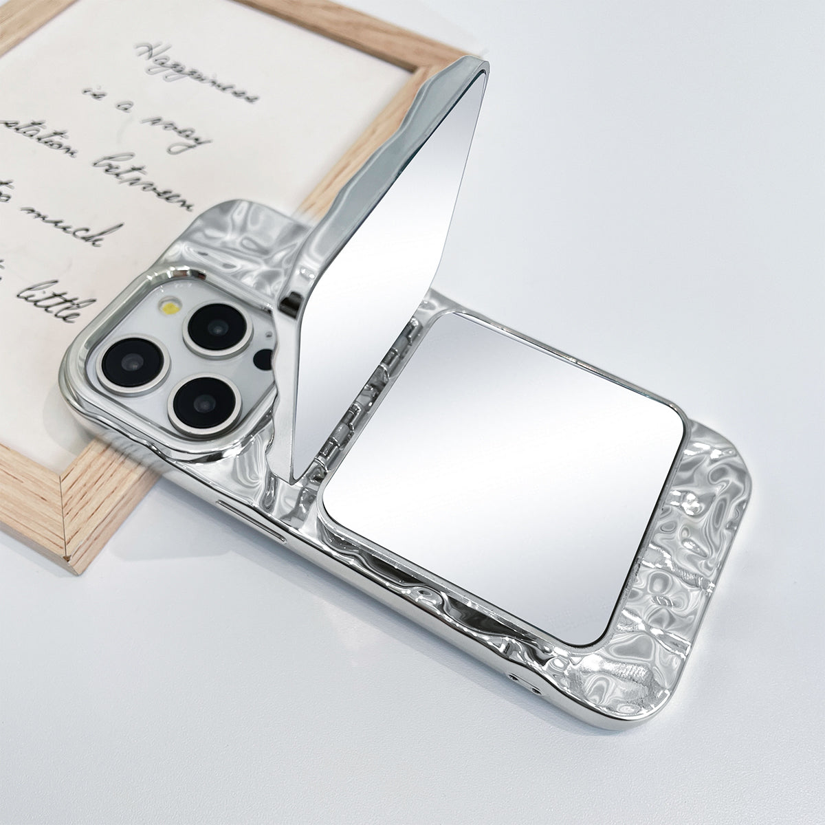 Stylische Case mit Spiegel und Perlenkette für iPhone 15