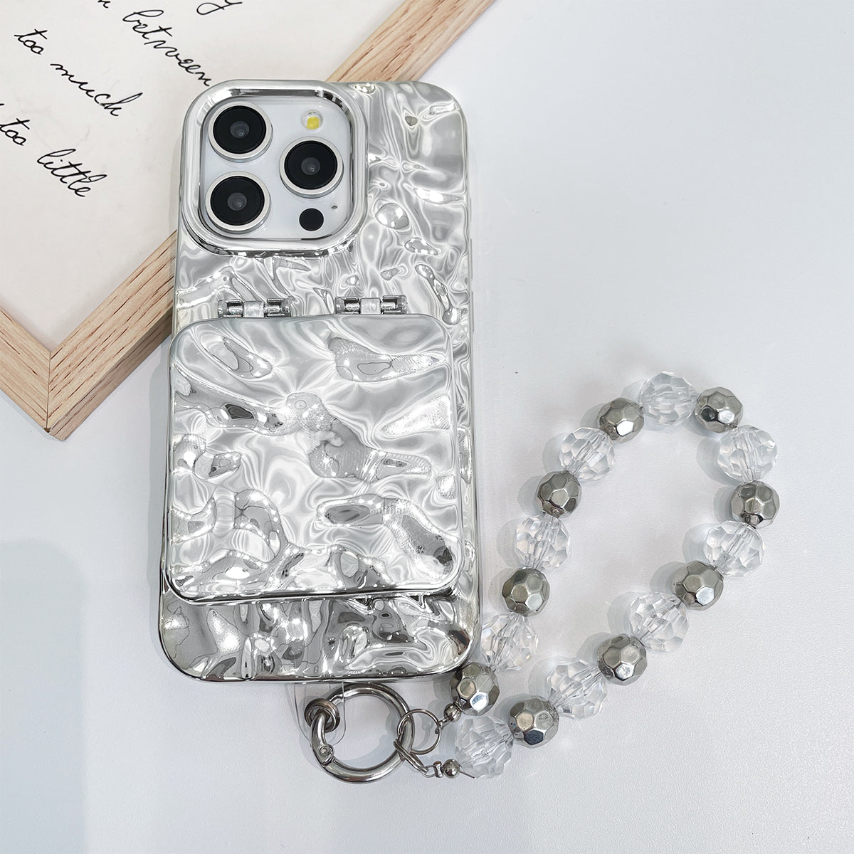 Stylische Case mit Spiegel und Perlenkette für iPhone 15